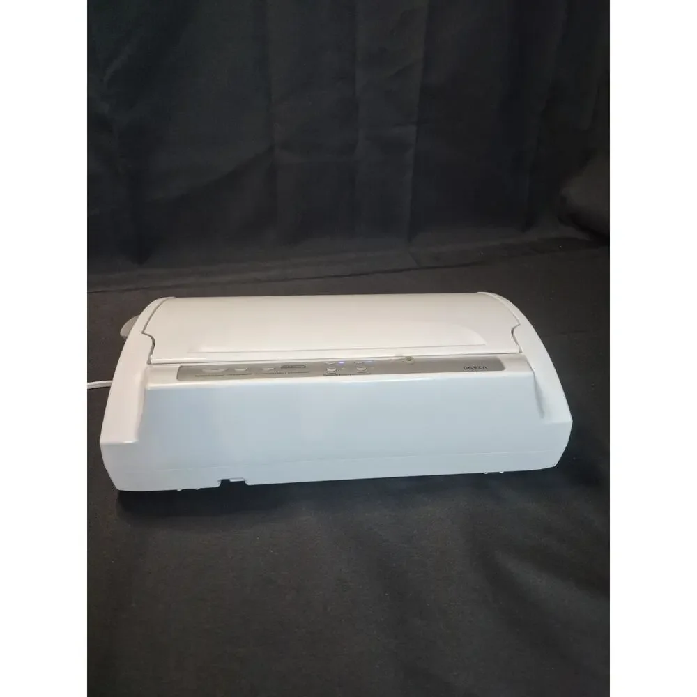 FoodSaver V2490 Advanced Design Vacuum Food Sealer System With Bags. Works Great